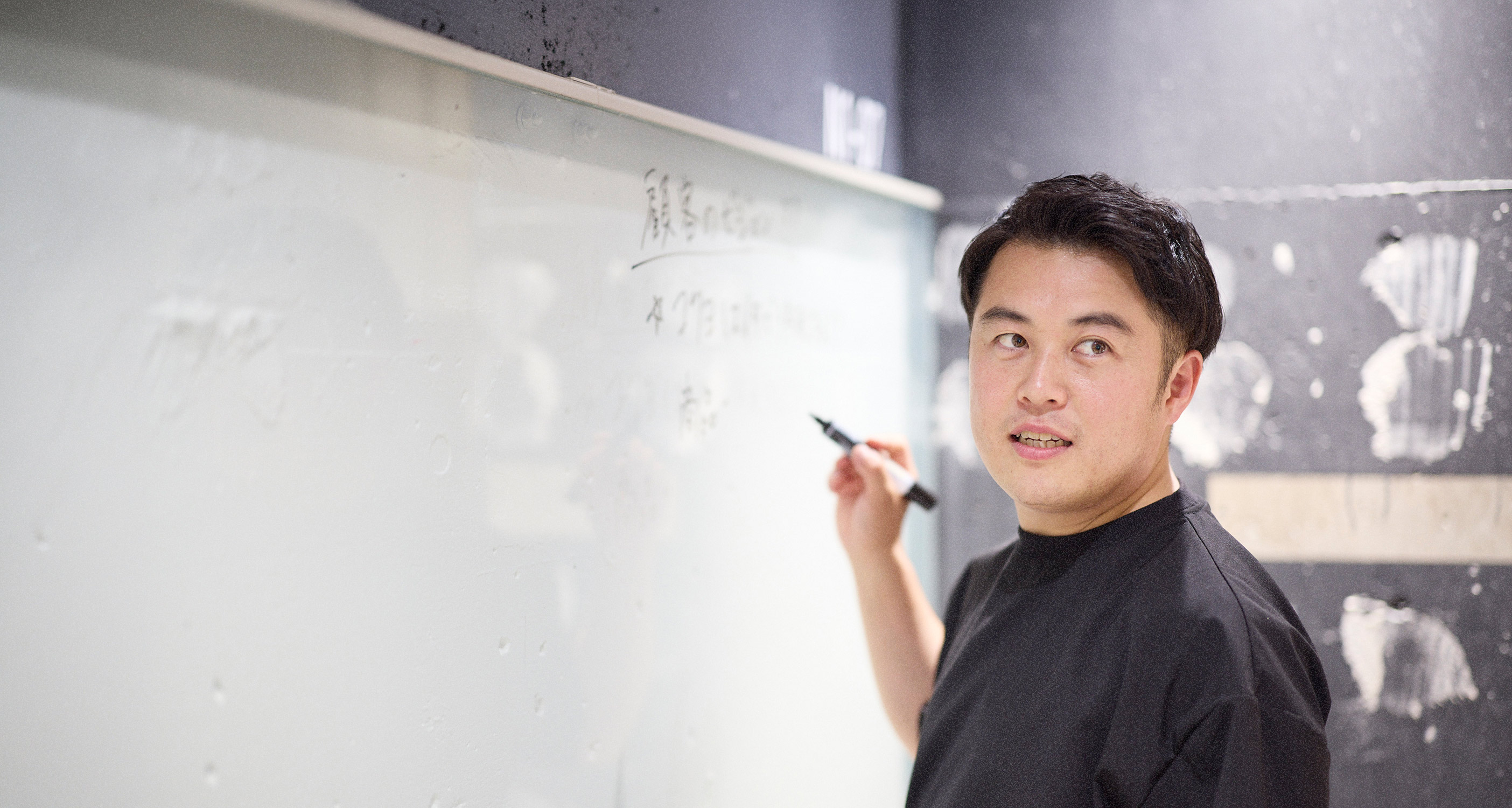 「会いたい」「知りたい」欲を刺激し、
情報“全”包囲網を築け。